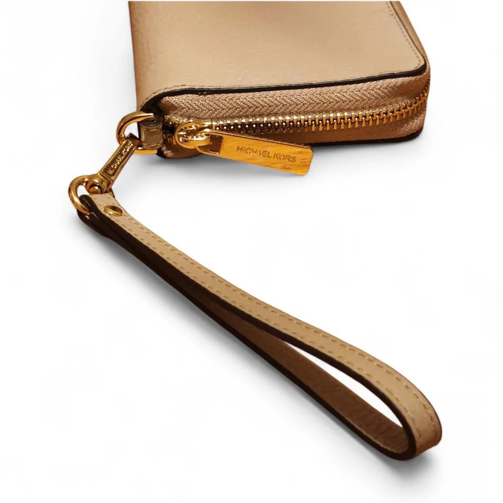 Michael Kors Jet Set Travel Wristlet Wallet Beige Leather